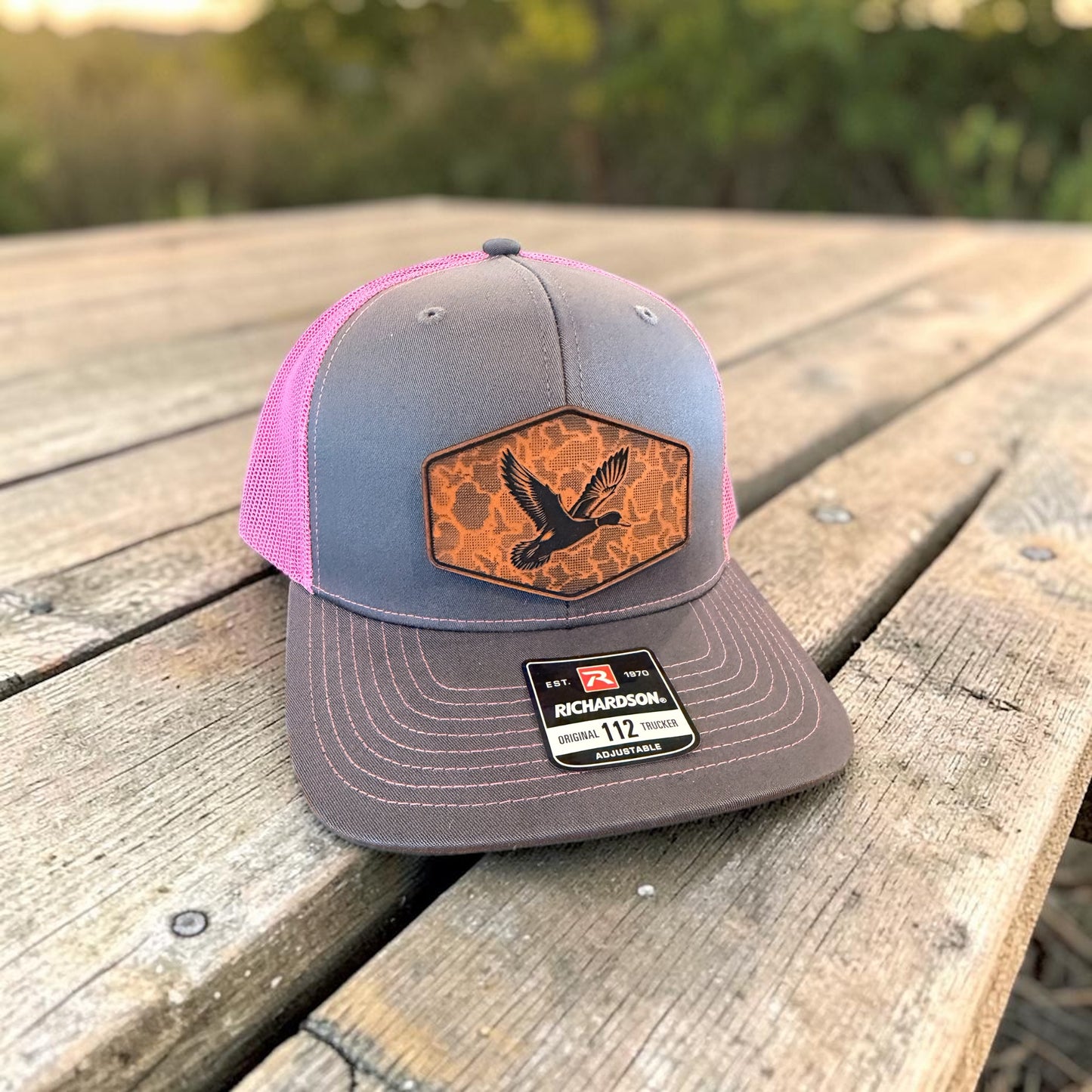 Flying pheasant; R112 Charcoal/pink