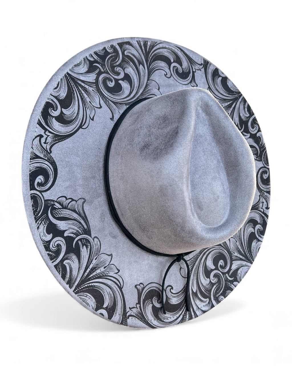 Wide brim hat with filigree pattern