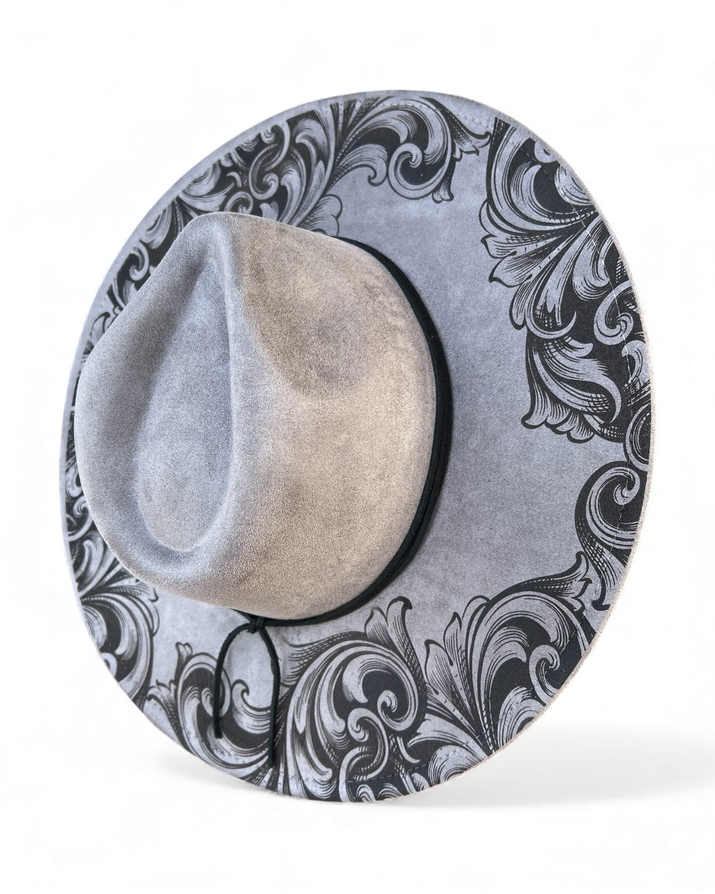 Wide brim hat with filigree pattern
